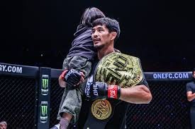 英媒：拜仁有意费耶诺德右后卫里德，但将面临英超俱乐部竞争